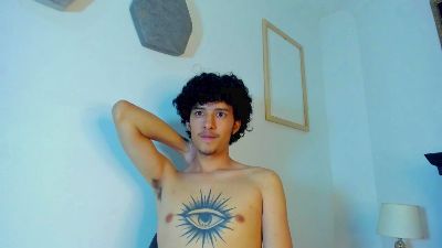 santi_twink live cam on Cam4