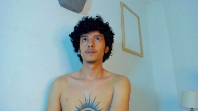 santi_twink live cam on Cam4