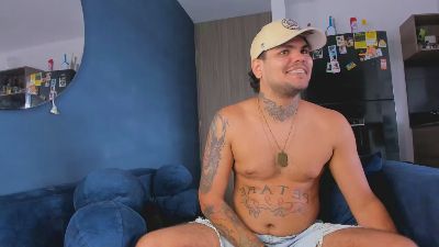 santiagobig live cam on Cam4