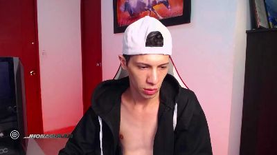 santiagocutexxx live cam on Cam4
