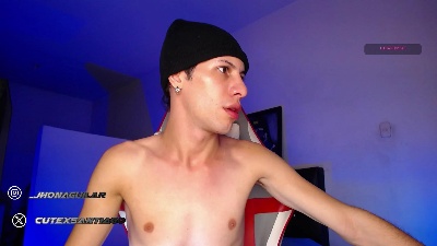 santiagocutexxx live cam on Cam4