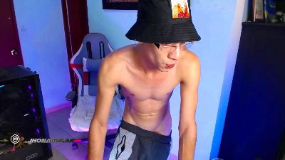 santiagocutexxx live cam on Cam4