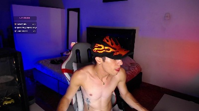 santiagocutexxx live cam on Cam4