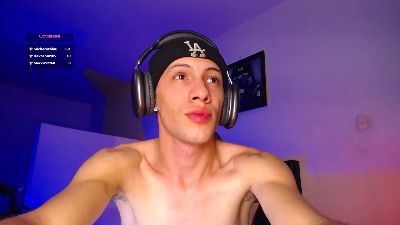 santiagocutexxx live cam on Cam4