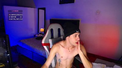 santiagocutexxx live cam on Cam4