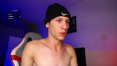 santiagocutexxx live cam on Cam4