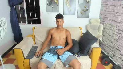 santiagodiaz live cam on Cam4