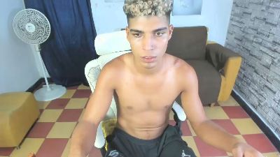 santiagodiaz live cam on Cam4