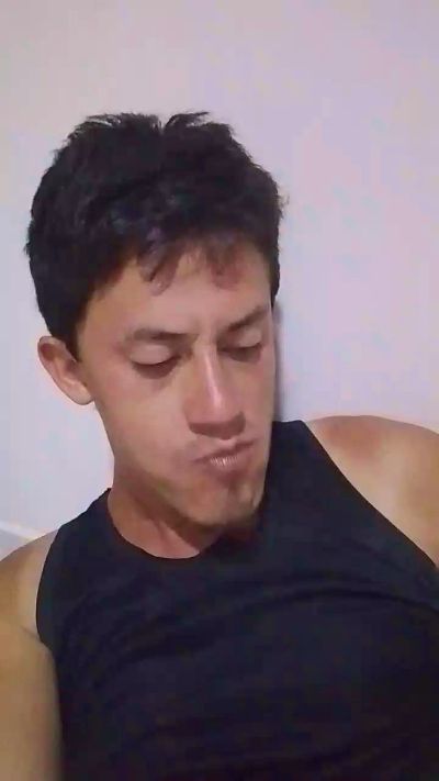 santiagomolano2 live cam on Cam4