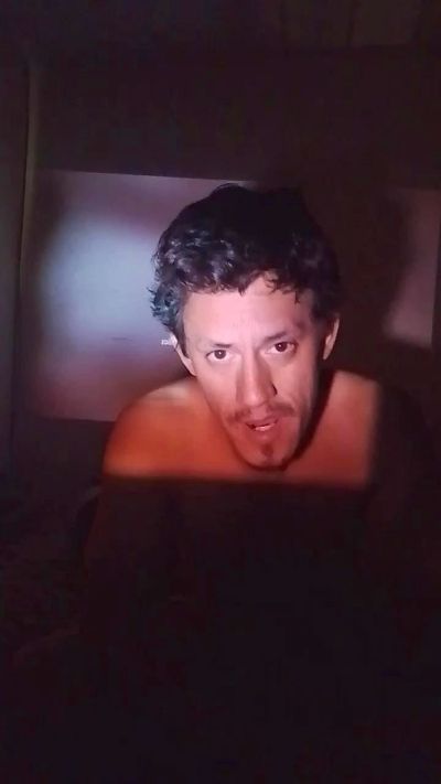 santiagomolano2 live cam on Cam4