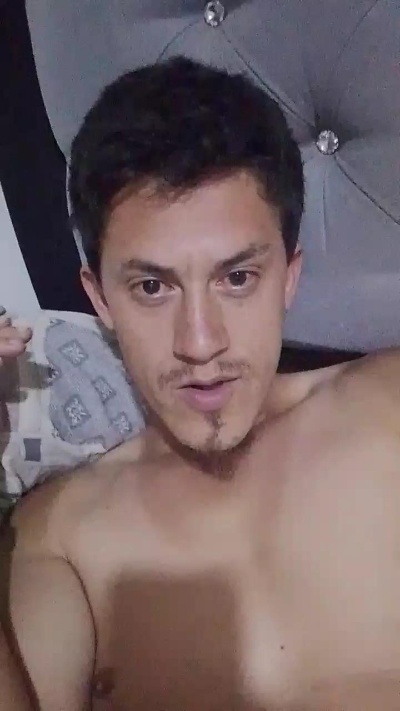 santiagomolano2 live cam on Cam4