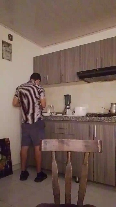 santiagomolano2 live cam on Cam4