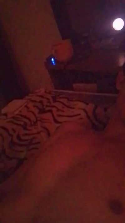 santiagomolano2 live cam on Cam4
