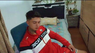 santiagoo live cam on Cam4