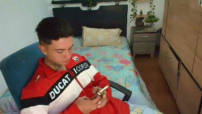 santiagoo live cam on Cam4