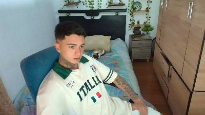 santiagoo live cam on Cam4