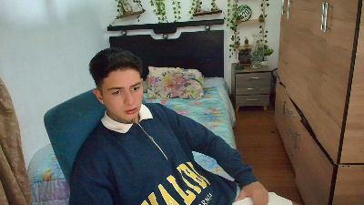 santiagoo live cam on Cam4