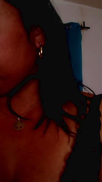 saphir_hot69 live cam on Cam4