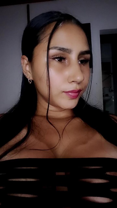 sara_jonnes live cam on Cam4