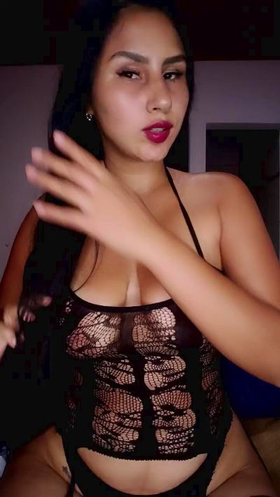 sara_jonnes live cam on Cam4