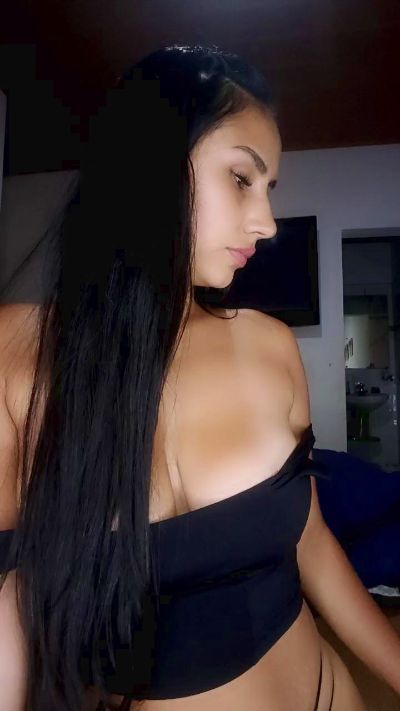 sara_jonnes live cam on Cam4