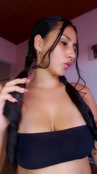 sara_jonnes live cam on Cam4