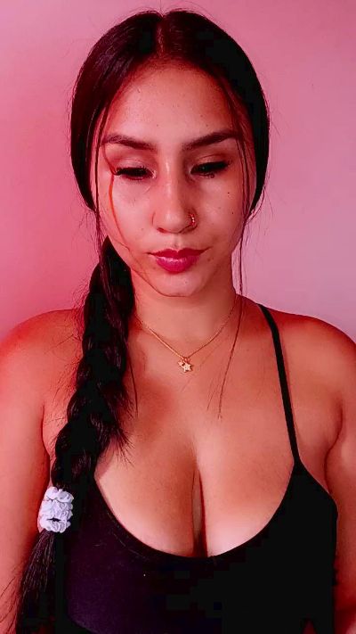 sara_jonnes live cam on Cam4