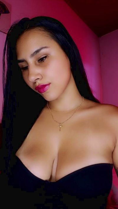 sara_jonnes live cam on Cam4