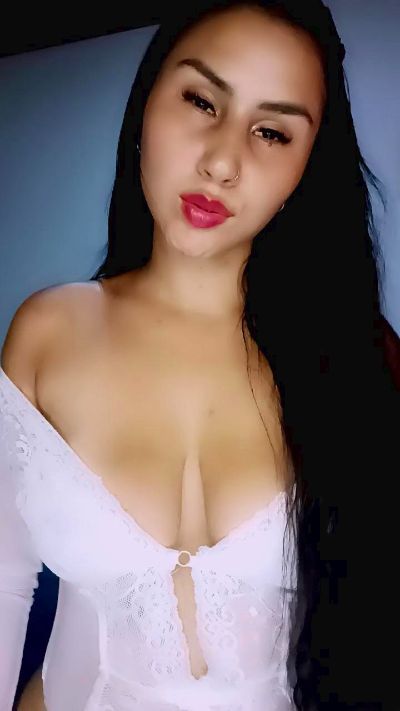 sara_jonnes live cam on Cam4
