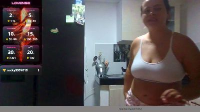 saramartinez30 live cam on Cam4
