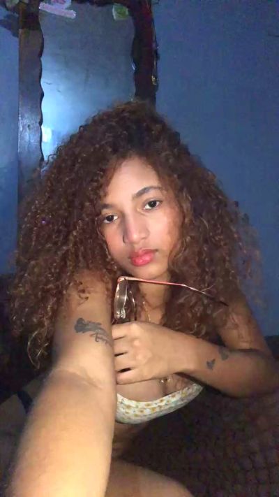 sashalis55 live cam on Cam4