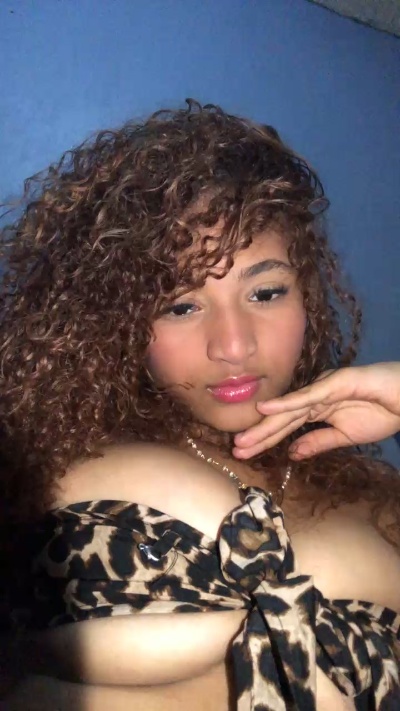 sashalis55 live cam on Cam4