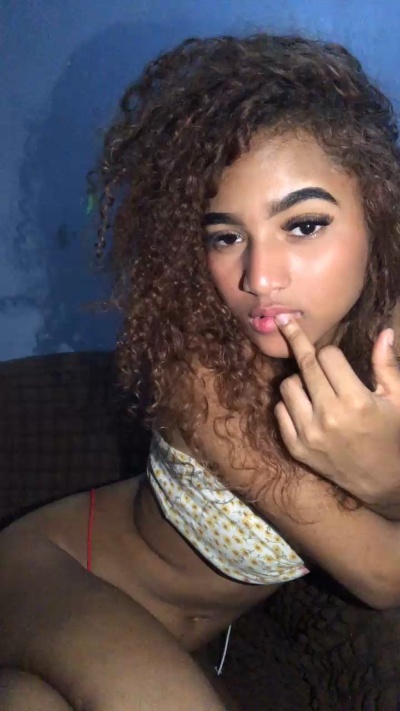 sashalis55 live cam on Cam4