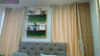 sasi_luna live cam on Cam4