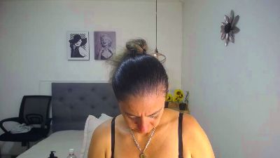 sasi_luna live cam on Cam4