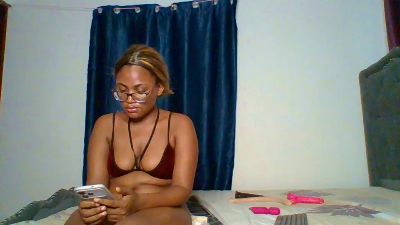 sassy_angels live cam on Cam4