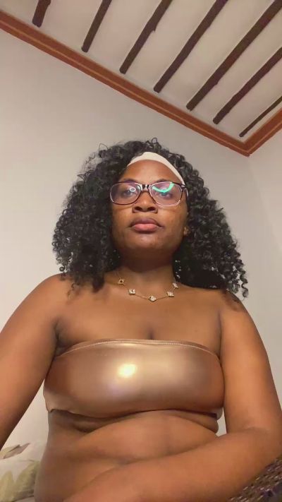 sassy_angels live cam on Cam4