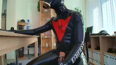 sau_rubber live cam on Cam4