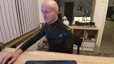 sau_rubber live cam on Cam4
