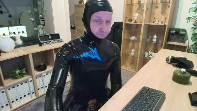 sau_rubber live cam on Cam4