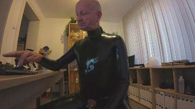 sau_rubber live cam on Cam4