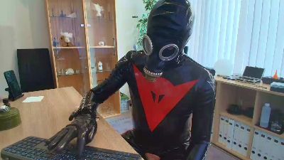 sau_rubber live cam on Cam4