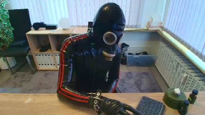 sau_rubber live cam on Cam4