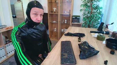 sau_rubber live cam on Cam4