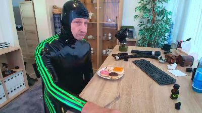 sau_rubber live cam on Cam4