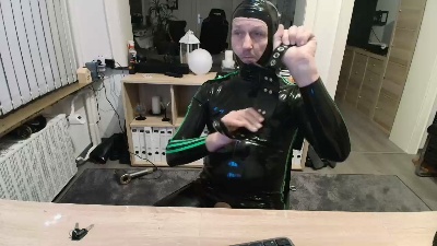 sau_rubber live cam on Cam4