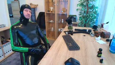 sau_rubber live cam on Cam4