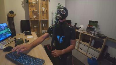 sau_rubber live cam on Cam4