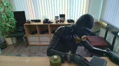 sau_rubber live cam on Cam4