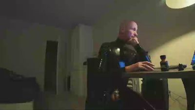 sau_rubber live cam on Cam4